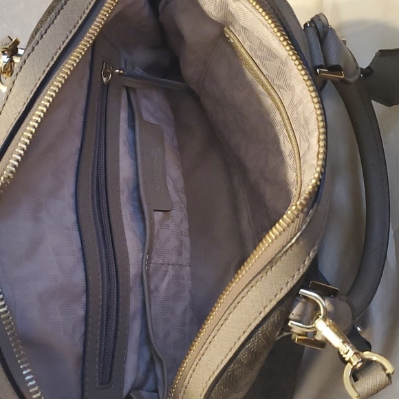 Michael Kors Handbag - Picture 7 of 9